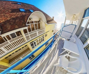 Стандарт 2-местный с балконом вид на море боковой